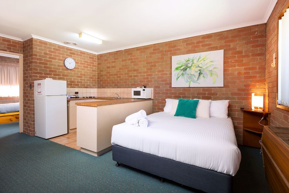 Corowa Bindaree Holiday Park Family Apartment, 1 Bedroom 3