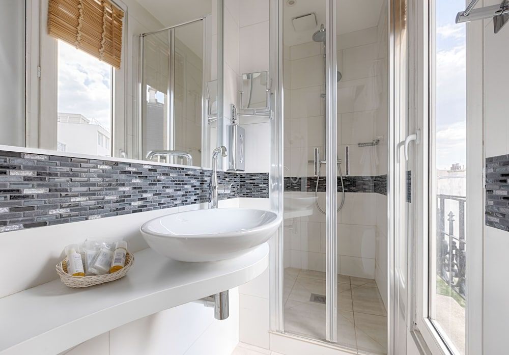 Hotel Apollinaire Double Room 7