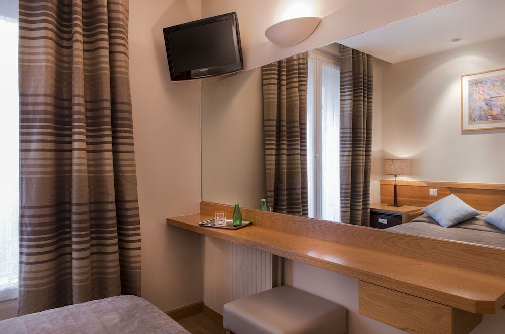 Hotel Apollinaire Double Room 4