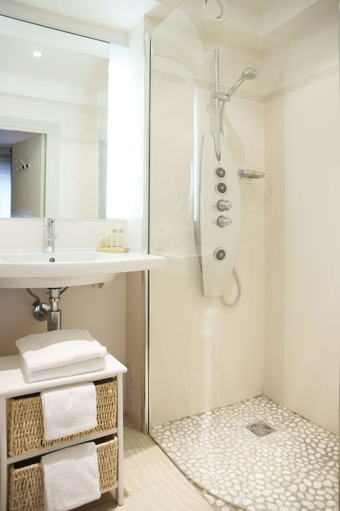 Hotel Apollinaire Double Room 5