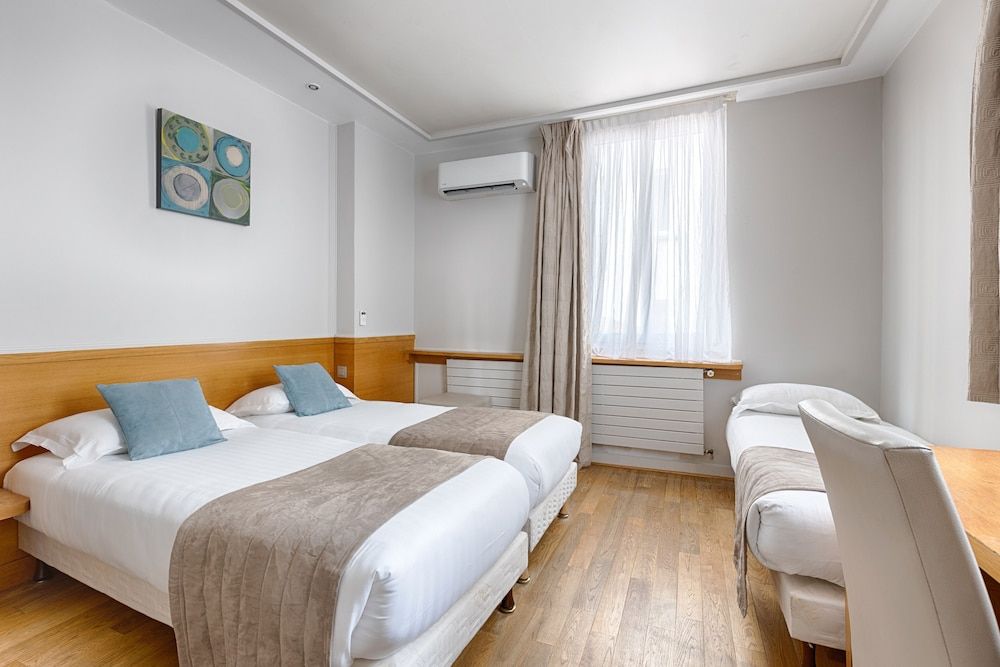 Queen and 1 Twin Room