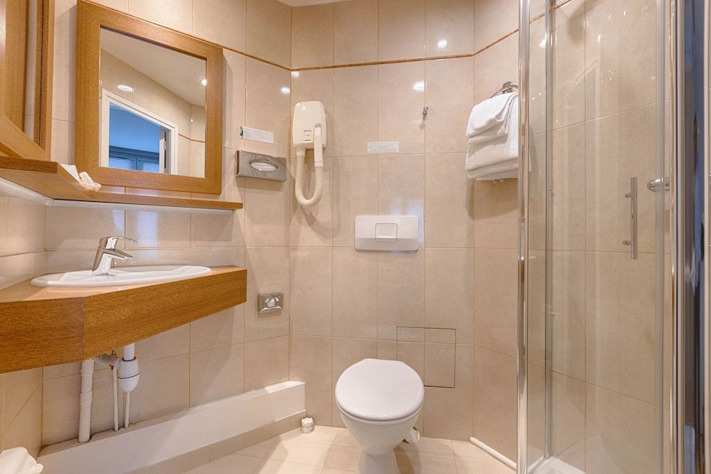 Hotel Apollinaire Double Room 8