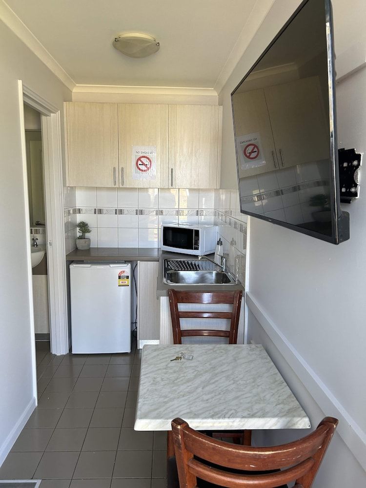 Mandurah Coastal Holiday Park Economy Double Room