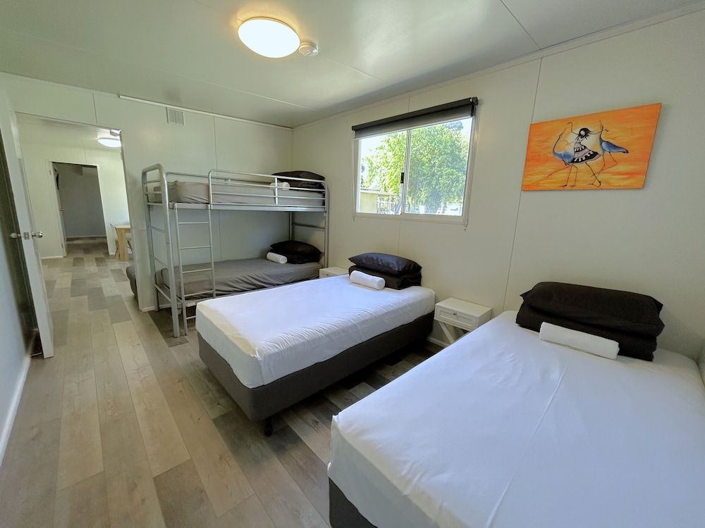 Mandurah Coastal Holiday Park Family Bungalow