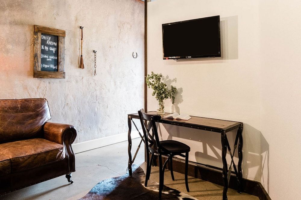 Saltbush Retreat Homestead Stables 4