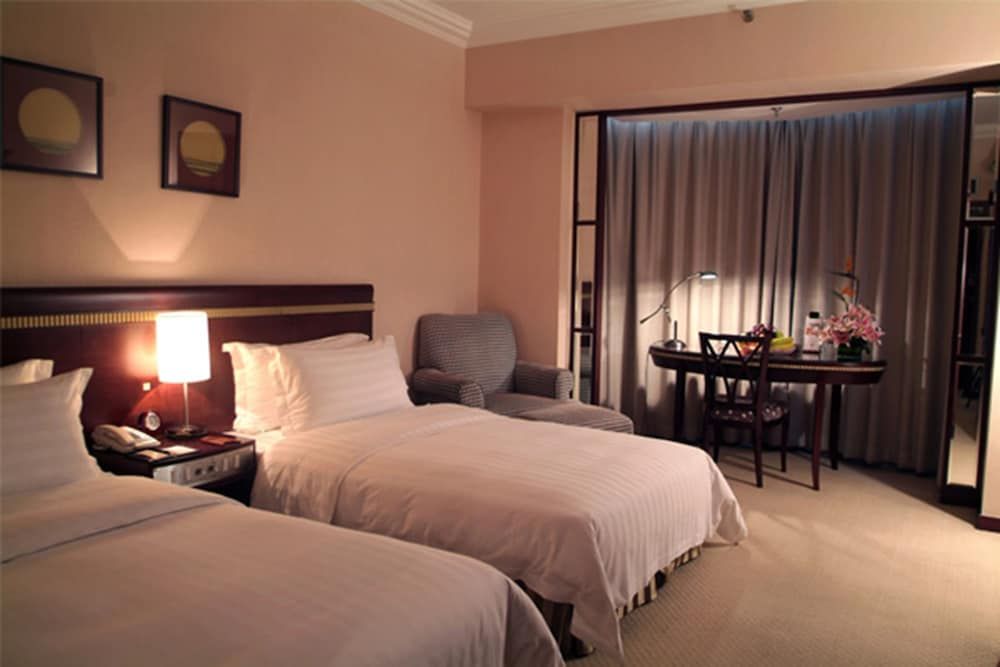 undefined Rosedale Hotel and Suites Guangzhou 2