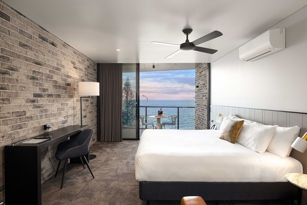 Deluxe Room, 1 King Bed, Oceanfront