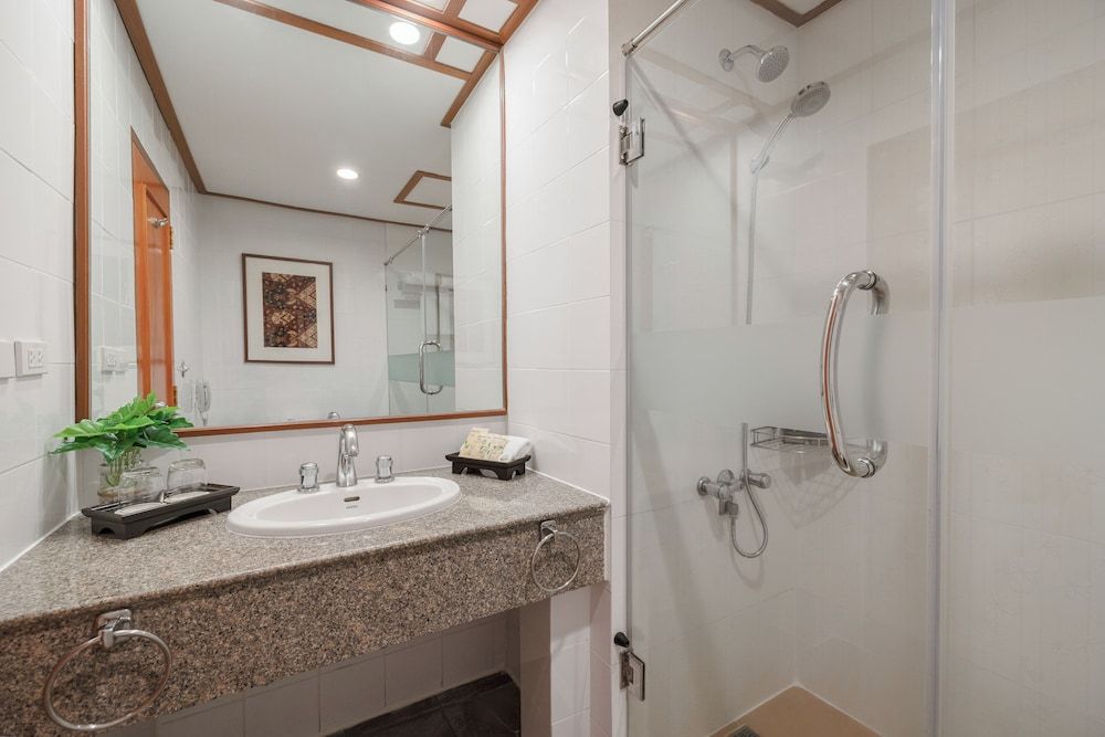 Royal Phuket City Hotel Premier Superior 6