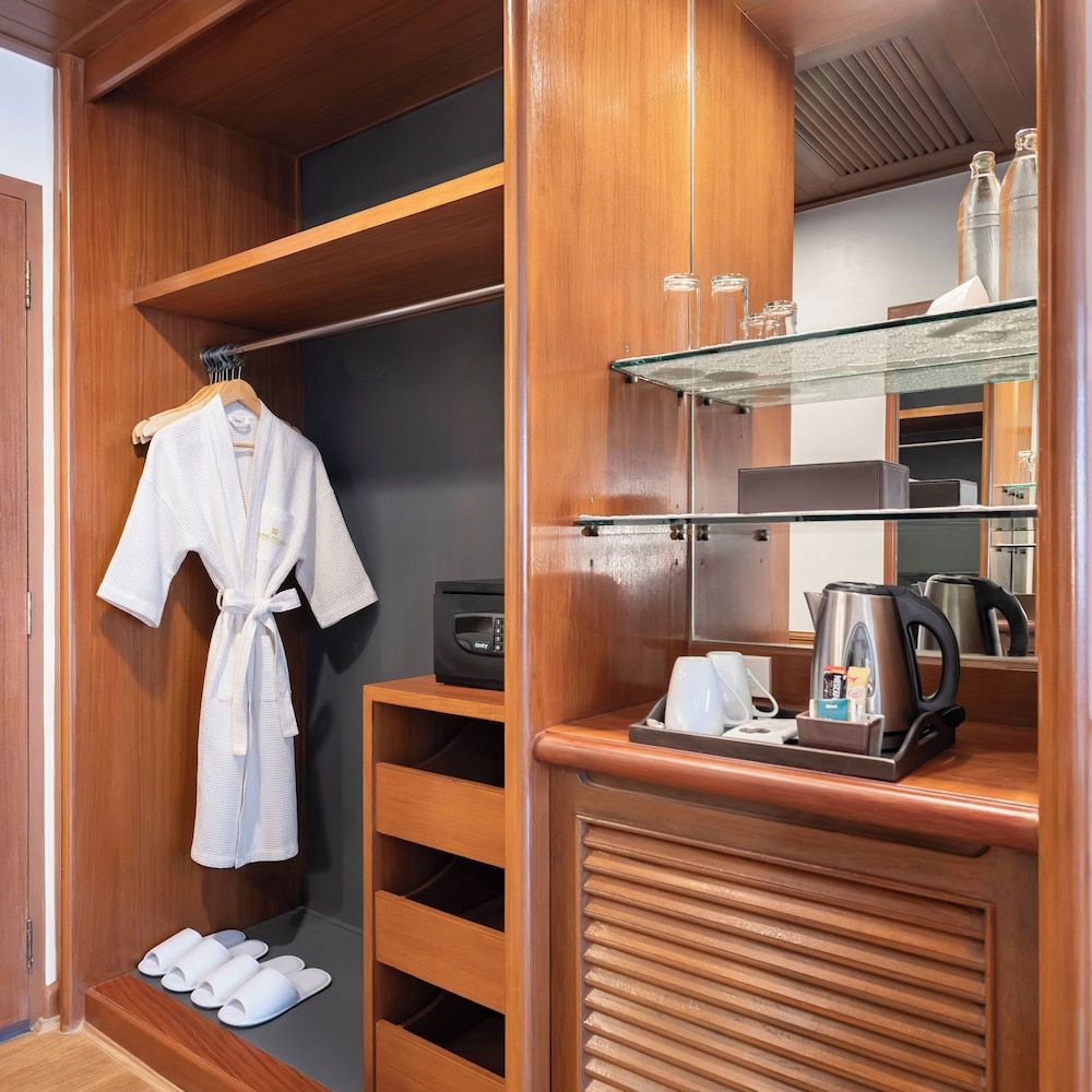 Royal Phuket City Hotel Premier Superior - Partial Sea View 4