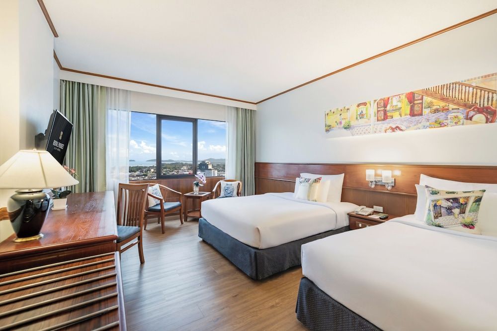 Royal Phuket City Hotel Premier Superior - Partial Sea View 3