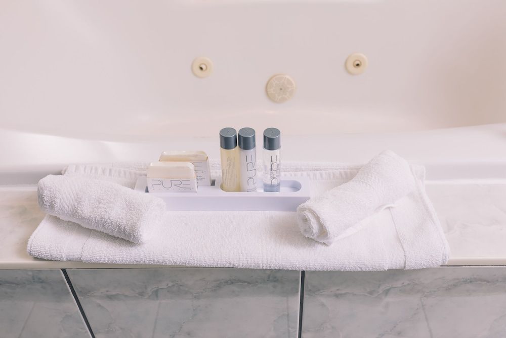 Service Plus Inn and Suites - Grande Prairie Standard Room, 2 Queen Beds 6