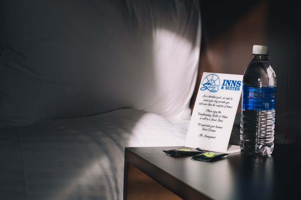 Service Plus Inn and Suites - Grande Prairie Standard Room, 2 Queen Beds 5