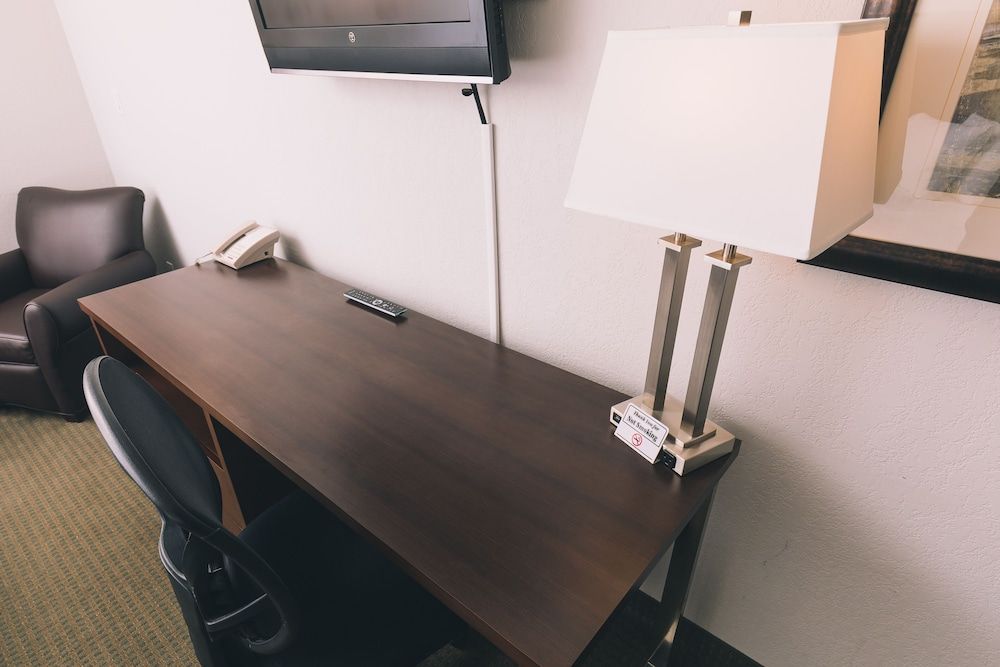 Service Plus Inn and Suites - Grande Prairie Standard Room, 2 Queen Beds 4