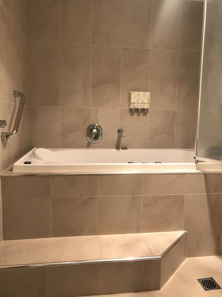 Villa Nova Two Bedroom Spa Apartment - 1 Queen and 2 Single Beds 3