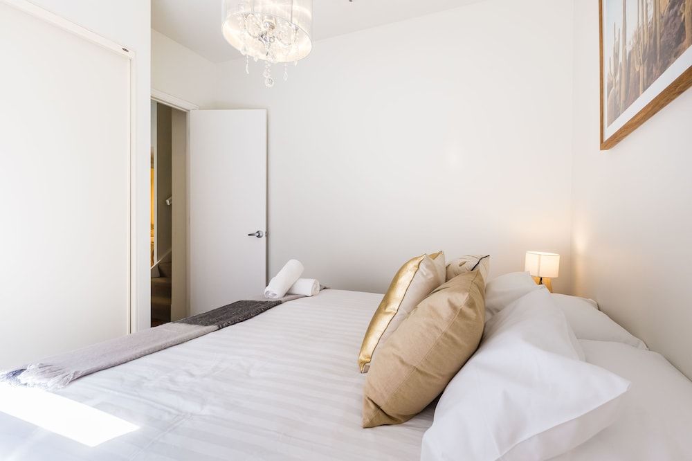 undefined AERIN, 2BDR Melbourne Apartment 4