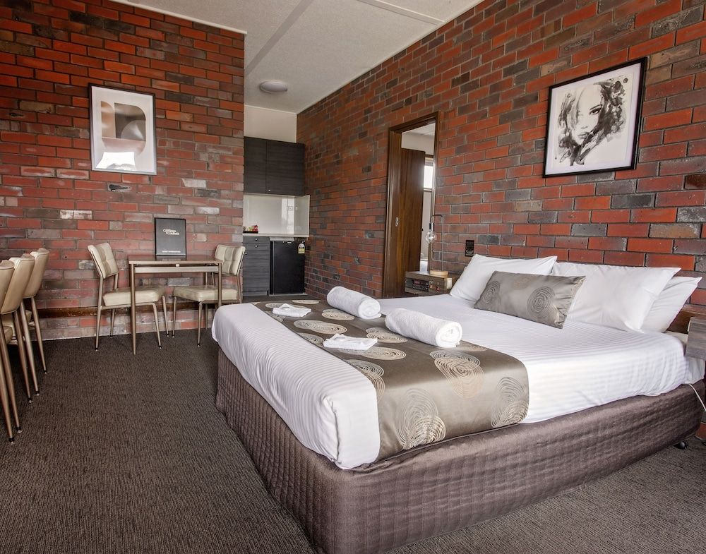 Hi Way Eight Motor Inn Family Room, 1 Bedroom 5