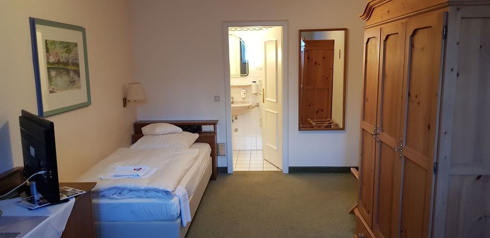 Basic Single Room