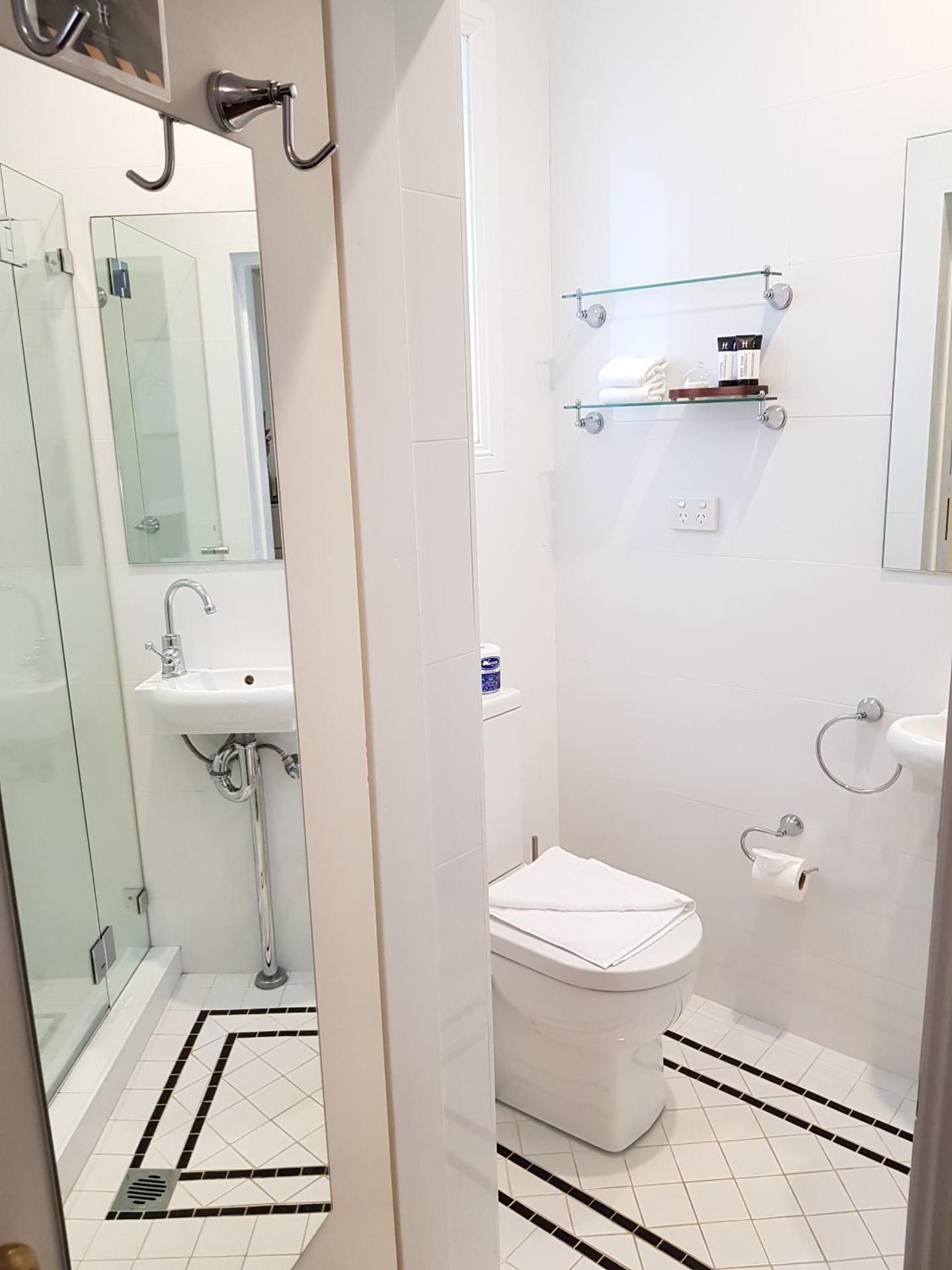 Queen Room - Pet Friendly