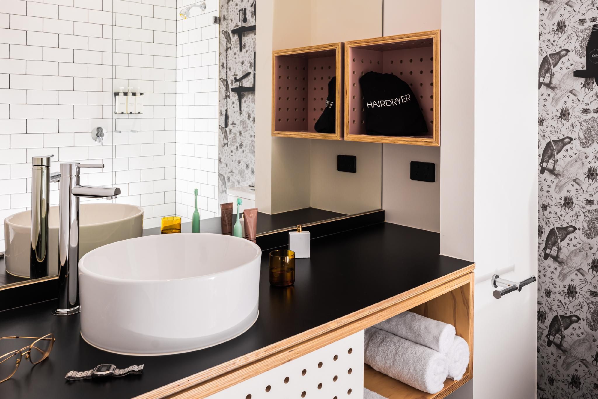 Atura Adelaide Airport Prem Corner King