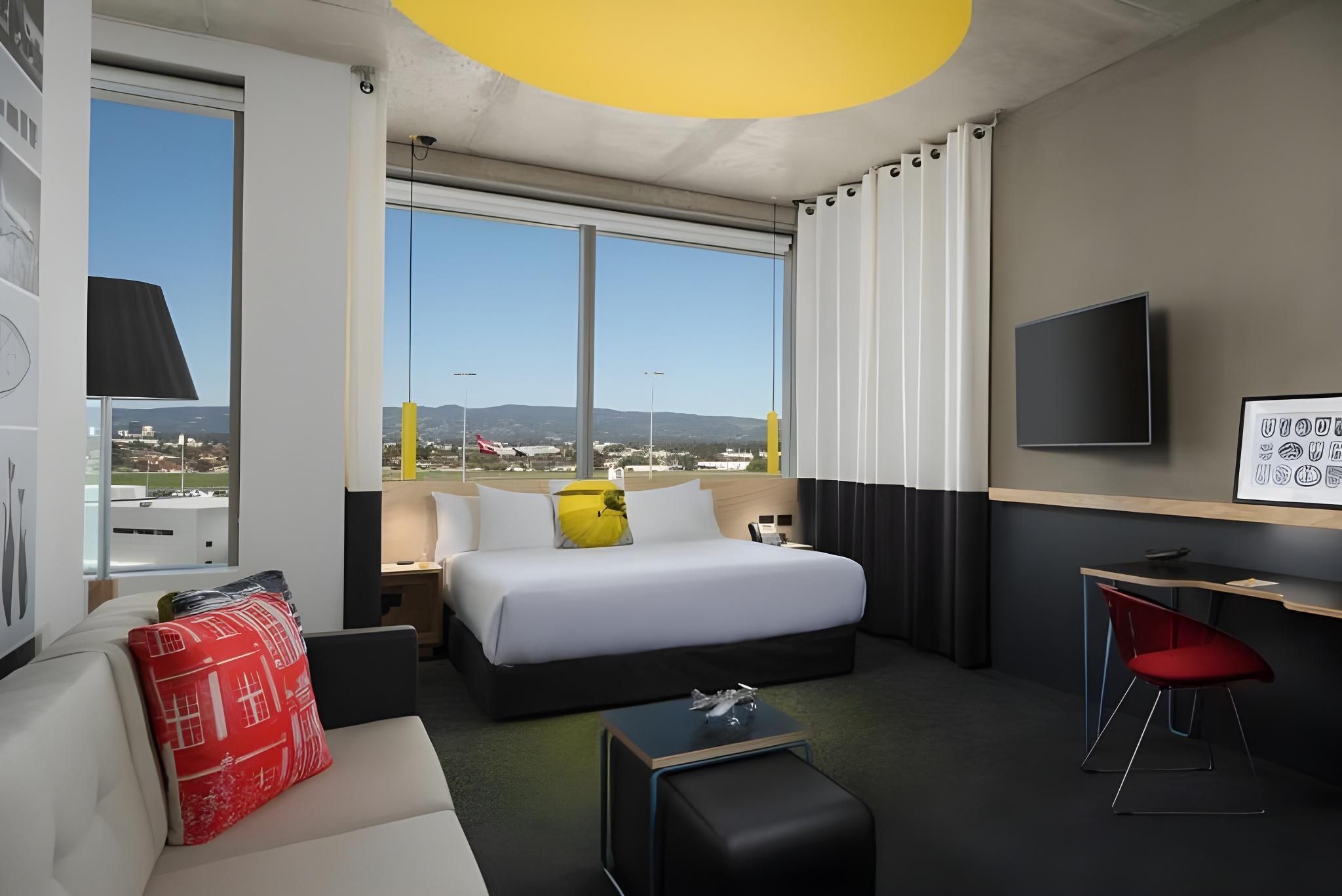 Atura Adelaide Airport Corner King Room