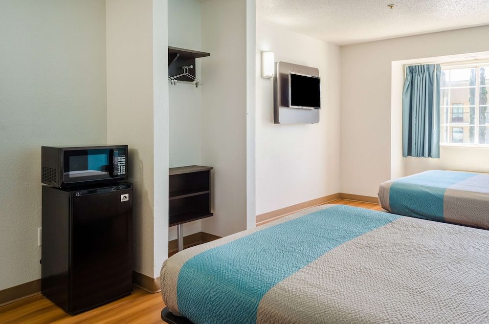 Deluxe Room, 2 Queen Beds, Non Smoking, Refrigerator & Microwave