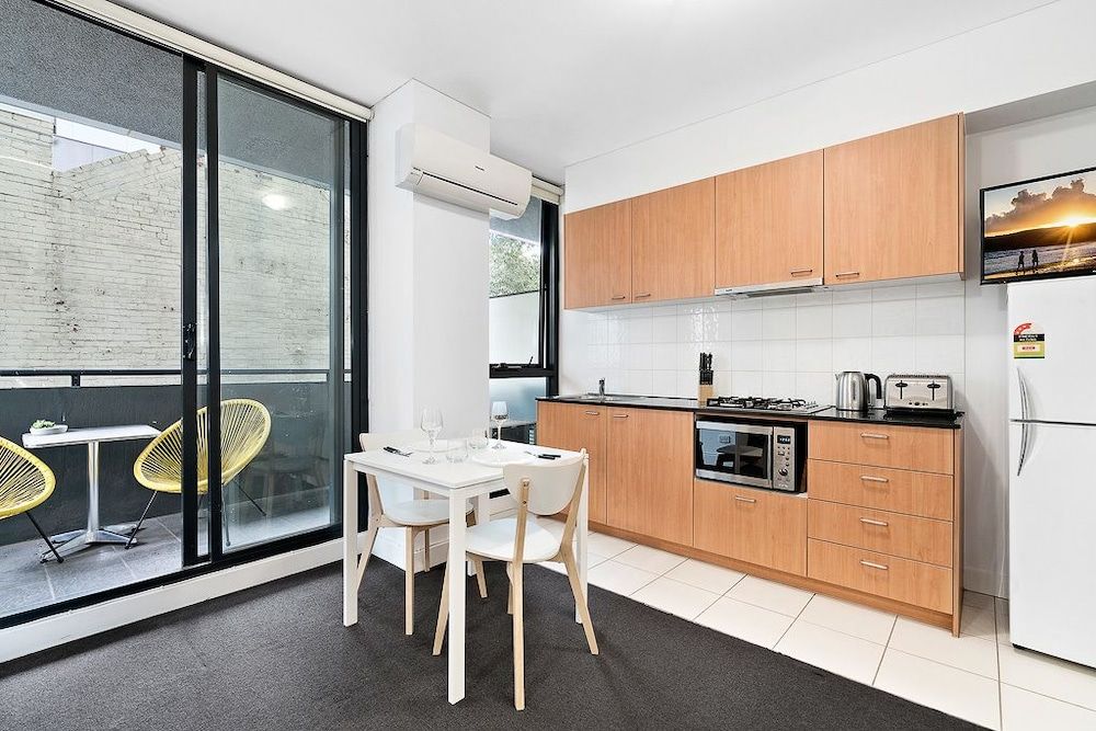 undefined LIZZI, Melbourne Studio Apartment 5