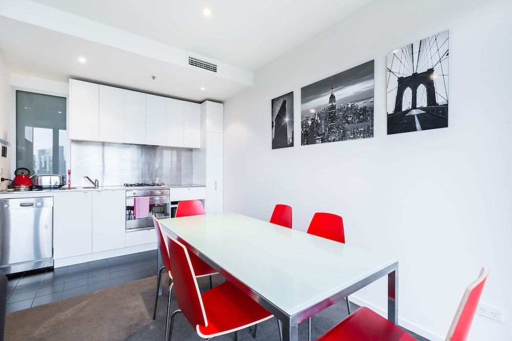 undefined ROBYN, 1BDR Melbourne Apartment 6