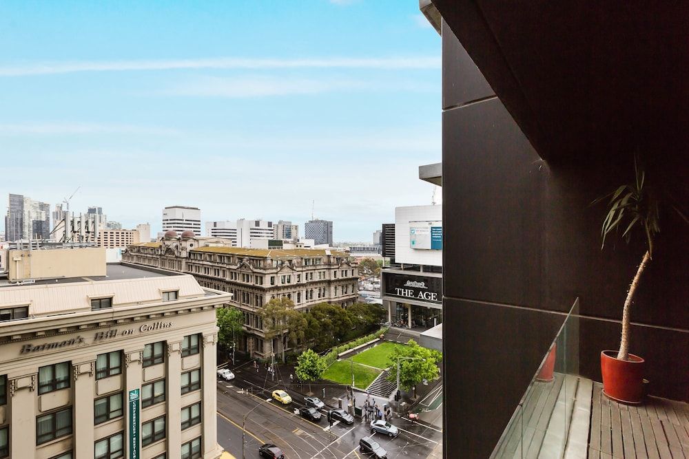 undefined ROBYN, 1BDR Melbourne Apartment 9