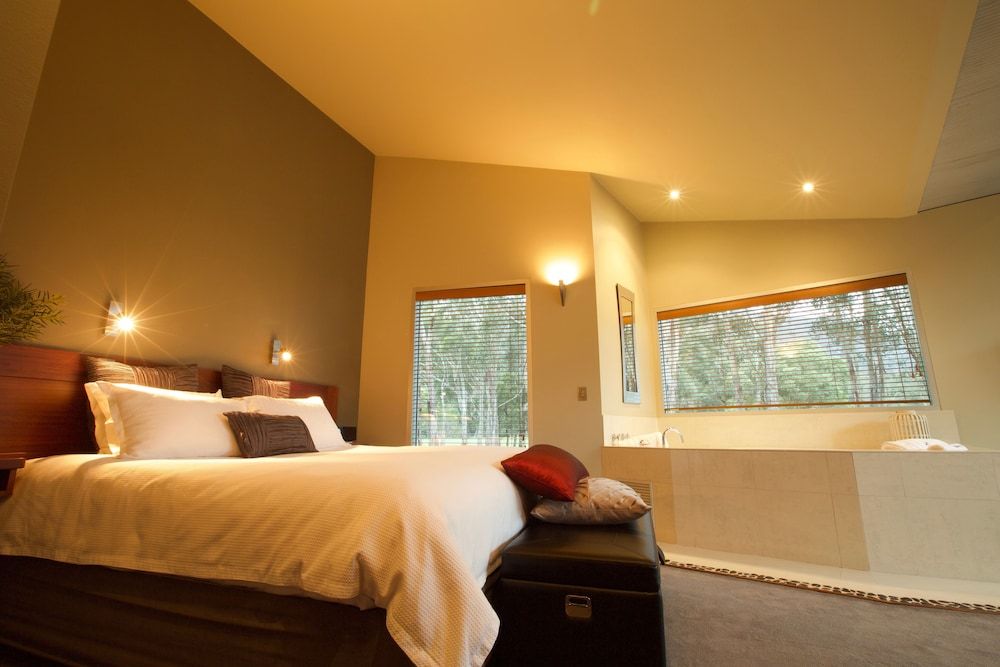 Bushland Luxury Chalet (Bushland Luxury Couples Retreat)