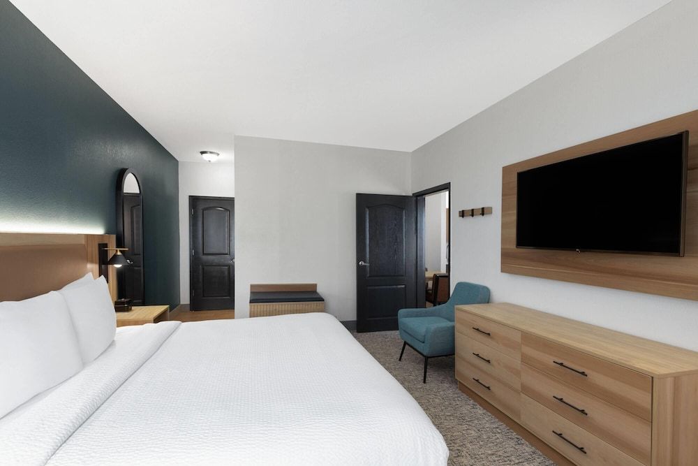 Suite, 1 King Bed, Non Smoking