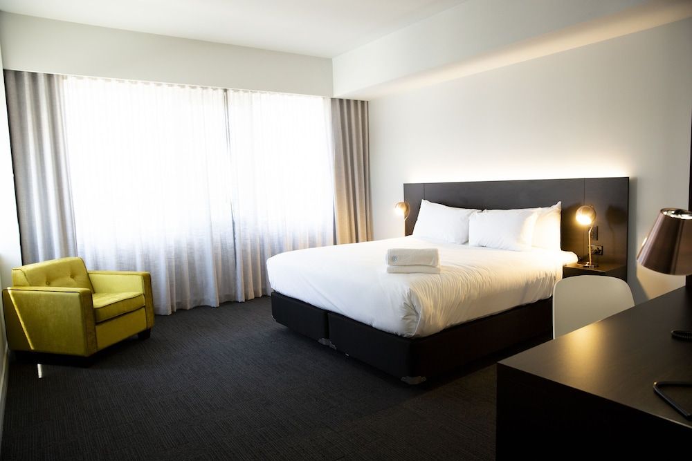 Classic Studio, 1 King Bed, Accessible