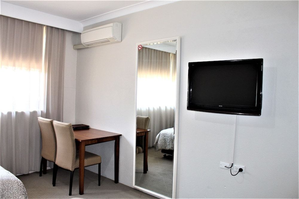 Cotswold Gardens Deluxe Room, 1 Queen Bed 10