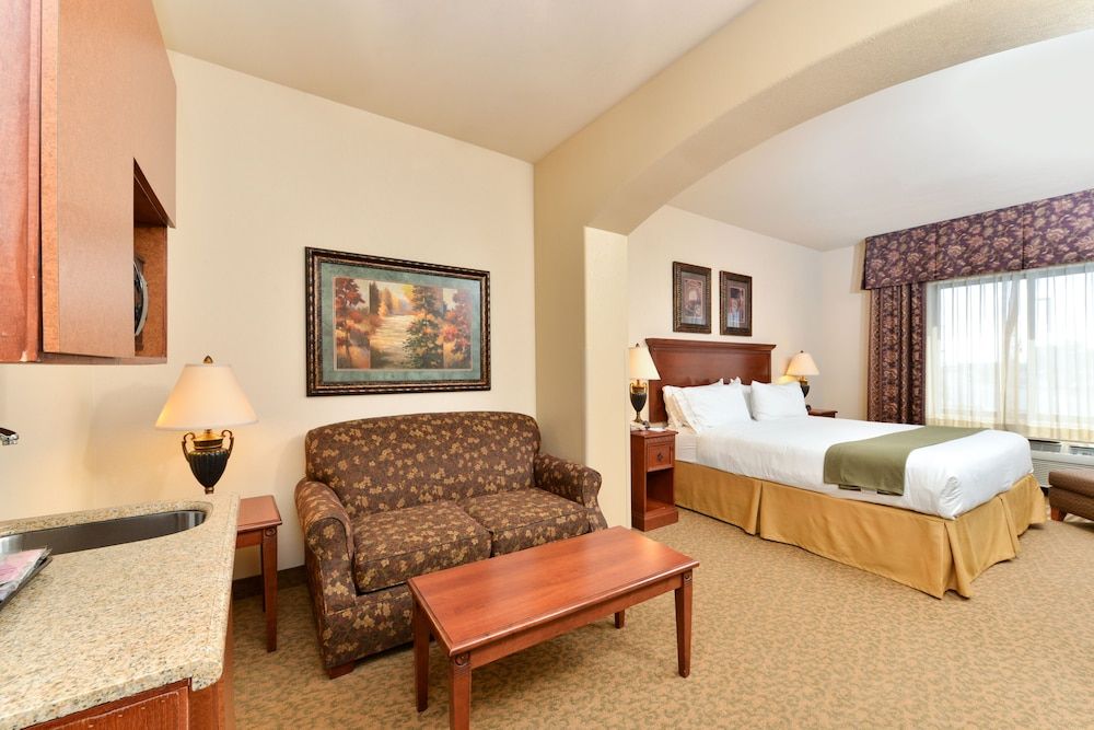 Suite, 1 King Bed, Mobility Accessible (Communications, Accessible Tub)