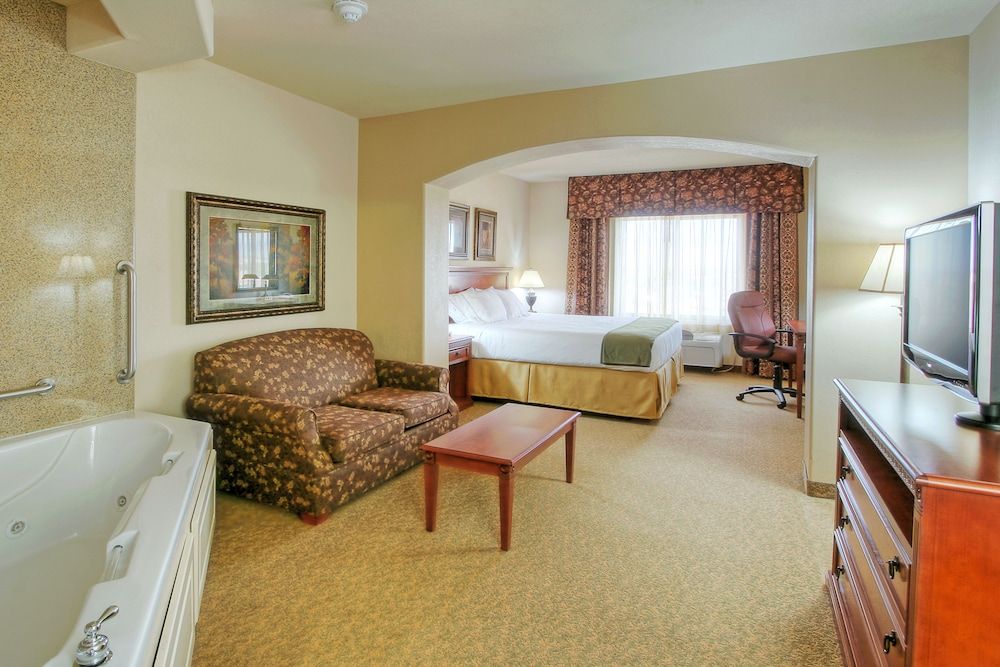 Suite, 1 King Bed (Wet Bar)