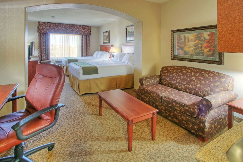Standard Room, 2 Queen Beds, Accessible (Communications, Roll-In Shower)
