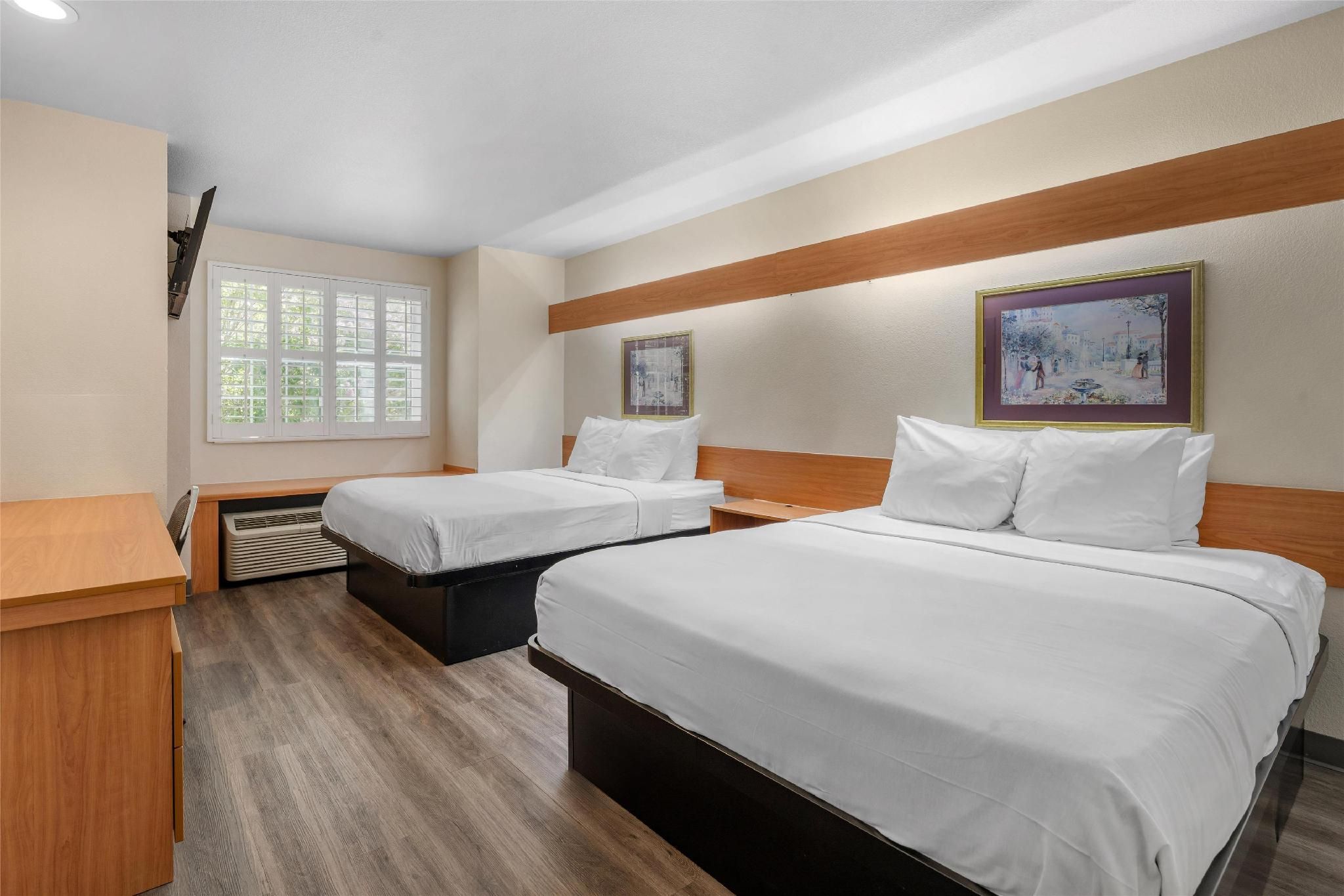 2 queen beds, nonsmoking