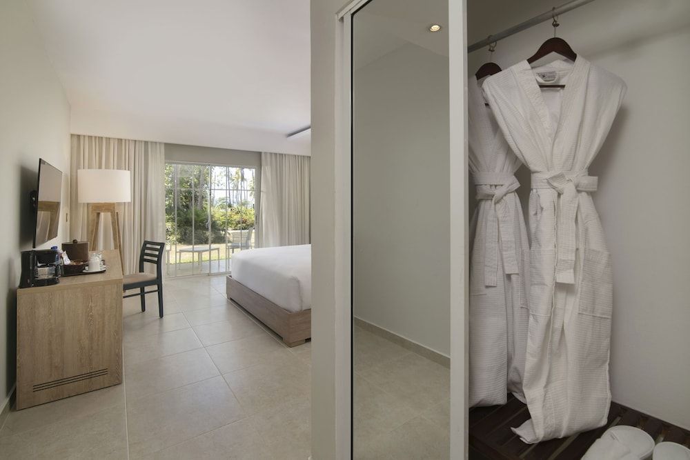 Wyndham Alltra Samana All-Inclusive Resort Standard Room, 1 King Bed, Garden View 6