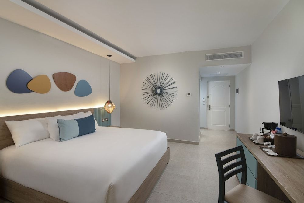 Wyndham Alltra Samana All-Inclusive Resort Standard Room, 1 King Bed, Garden View 5