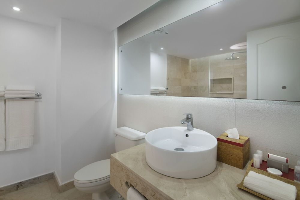 Wyndham Alltra Samana All-Inclusive Resort Standard Room, 1 King Bed, Garden View 8