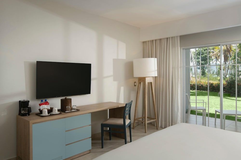 Wyndham Alltra Samana All-Inclusive Resort Standard Room, 1 King Bed, Garden View 9