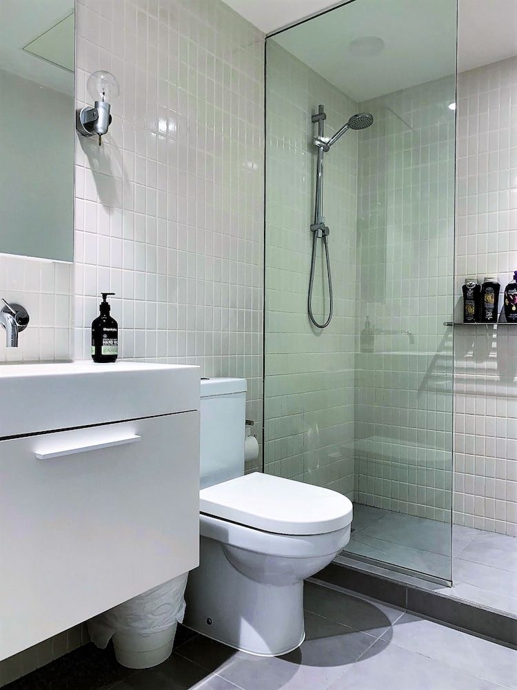 undefined ReadySet Apartments on Emerald 7