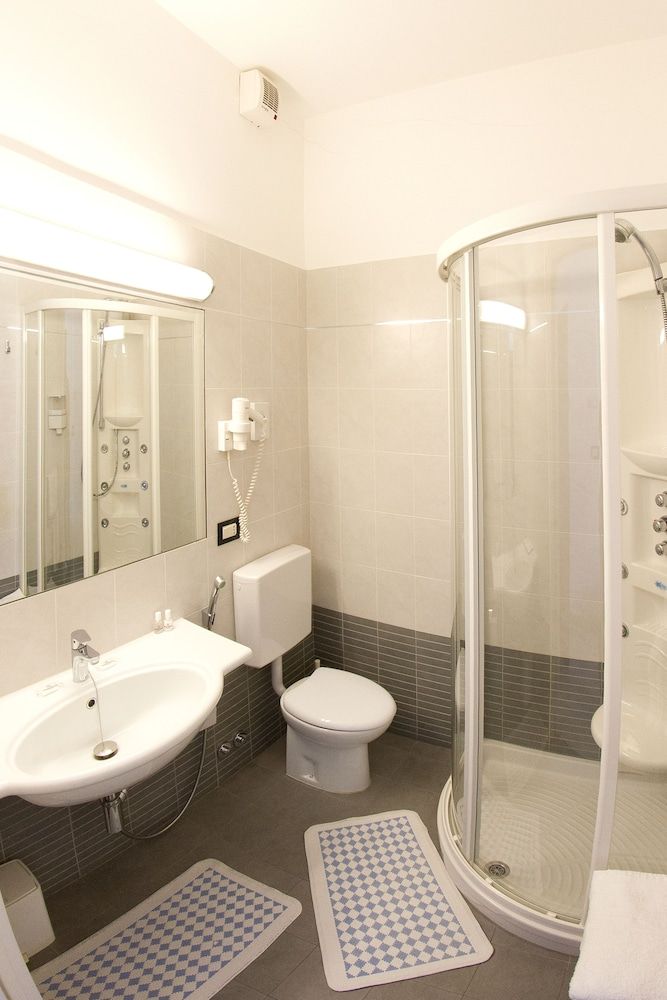 Hotel Roma Camera Standard Letto Matrimoniale 14