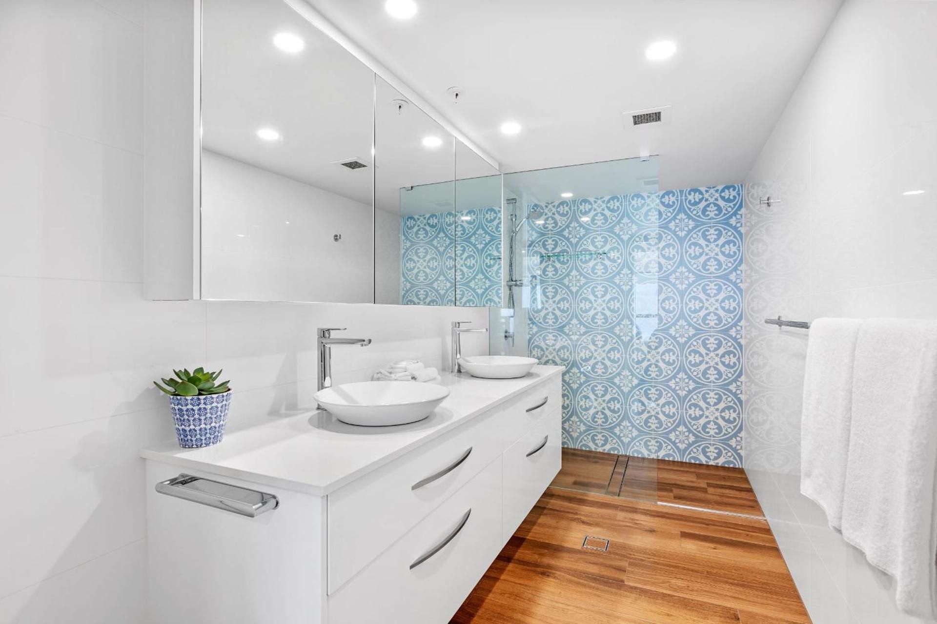 Executive Two-Bedroom Apartment with Ocean View