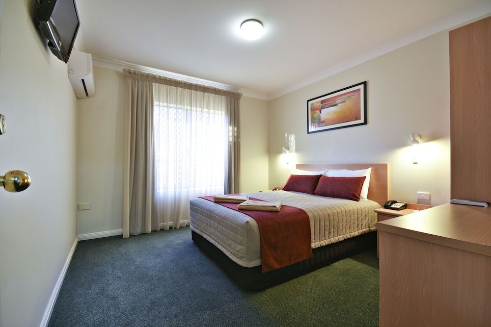 Abel Tasman Motor Inn Three Room Suite 5 2