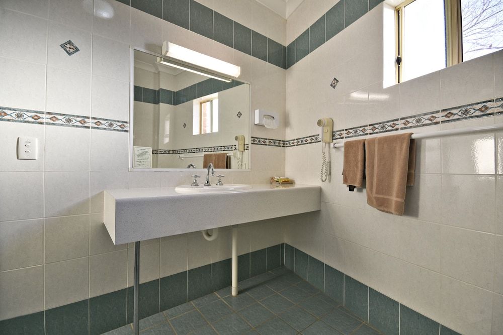 Abel Tasman Motor Inn Family Room 5 3