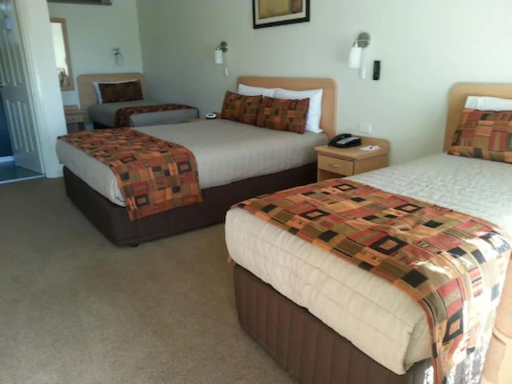 Family Room 4