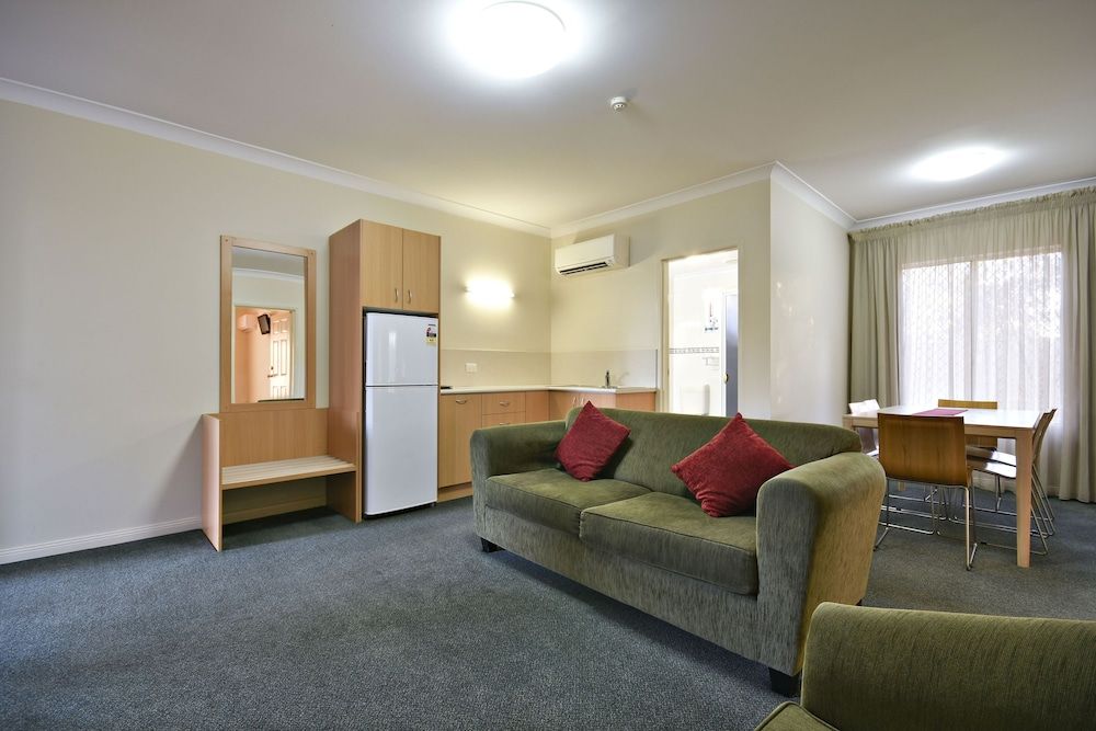 Abel Tasman Motor Inn Three Room Suite 5 4