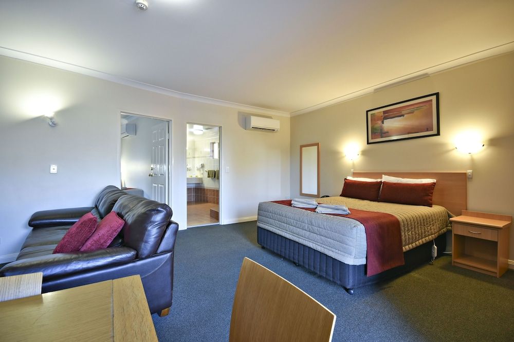 Two Room Suite 6