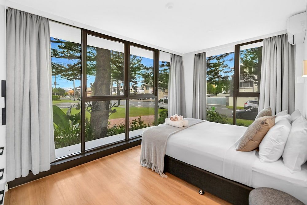 2 Bedroom Beach Front, Ocean View Apartment