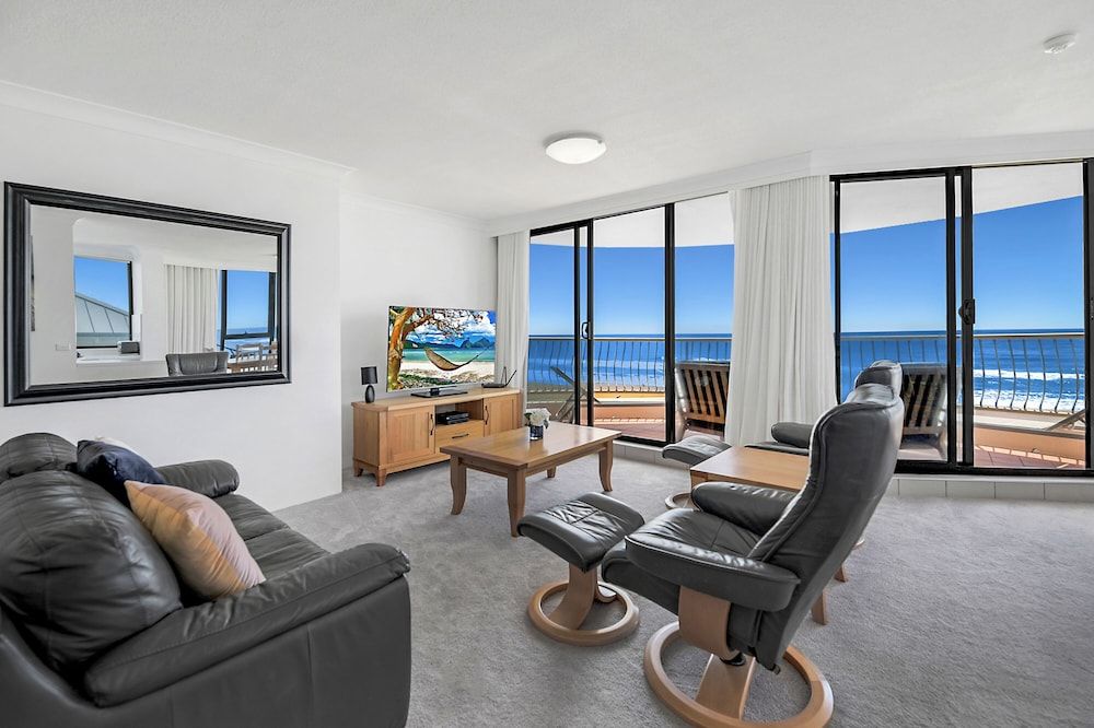 3 Bedroom Beach Front, Ocean View Apartment